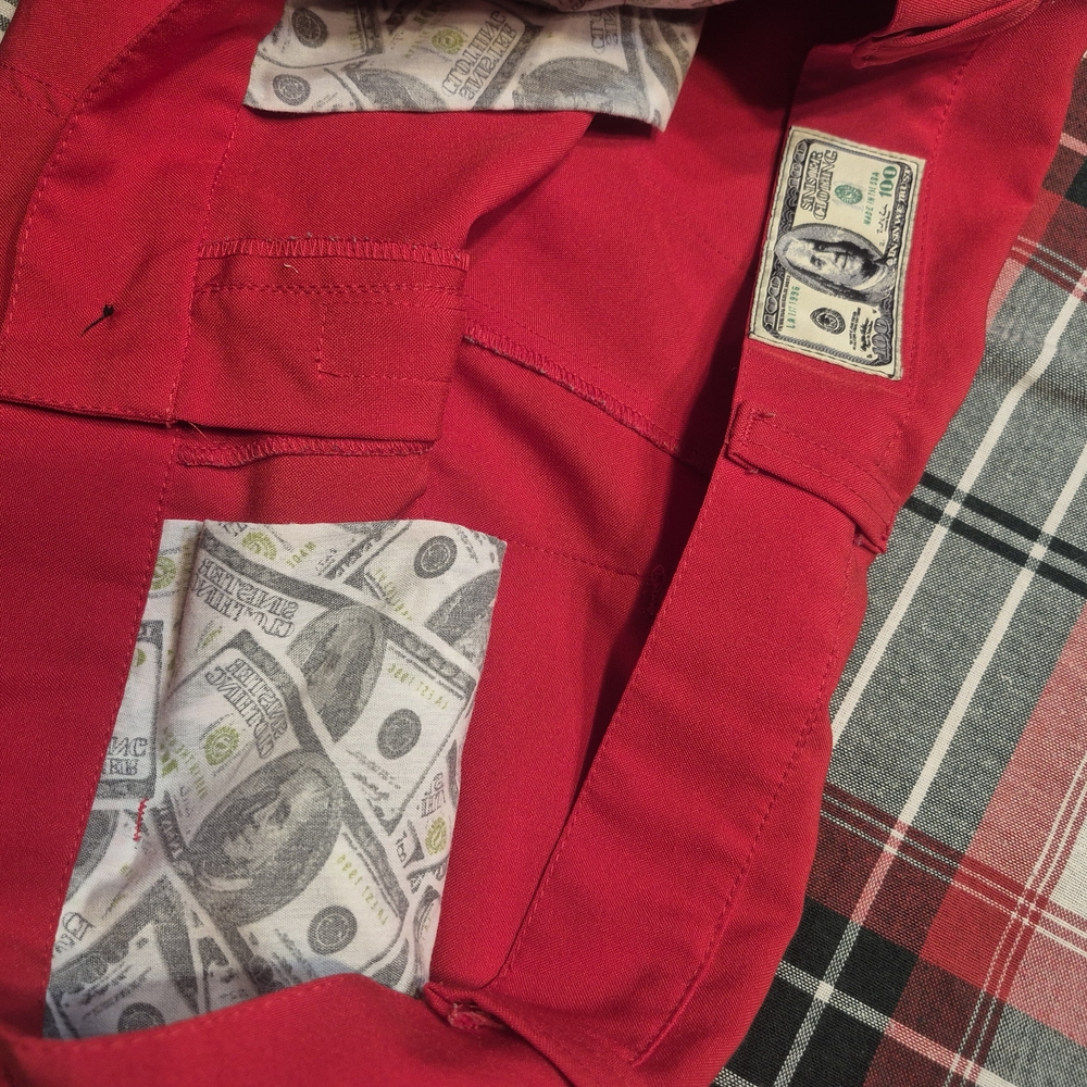 Red Star-Patterned Mens Shorts - Picture 4 of 4